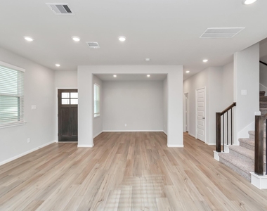 1526 Parkland Oak Drive - Photo Thumbnail 13