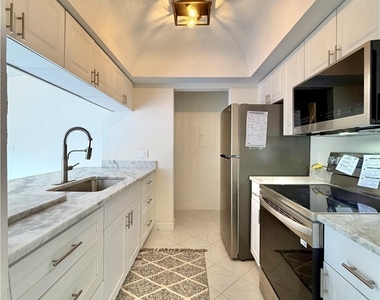 6220 Timberwood Circle - Photo Thumbnail 16