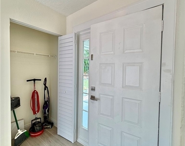 6220 Timberwood Circle - Photo Thumbnail 9