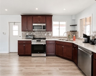 5510 Sir Walter Way - Photo Thumbnail 7