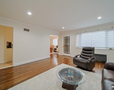 2244 Linwood - Photo Thumbnail 4