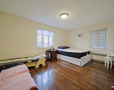 2244 Linwood - Photo Thumbnail 19