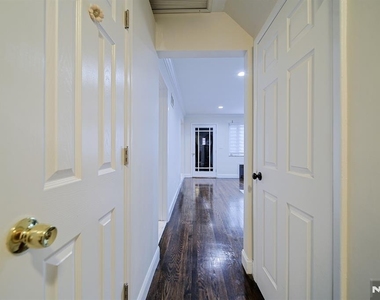 2244 Linwood - Photo Thumbnail 15