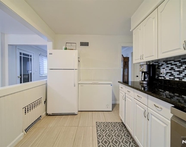 2244 Linwood - Photo Thumbnail 22