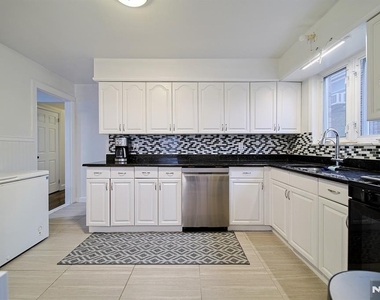 2244 Linwood - Photo Thumbnail 10