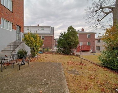 2244 Linwood - Photo Thumbnail 6