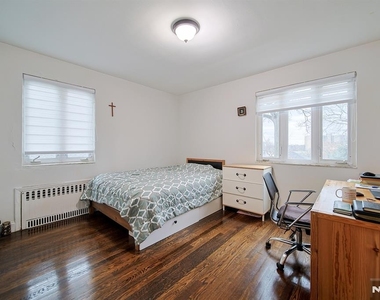 2244 Linwood - Photo Thumbnail 17