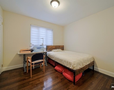 2244 Linwood - Photo Thumbnail 13