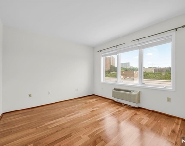 2110 City - Photo Thumbnail 16