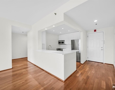 2110 City - Photo Thumbnail 4