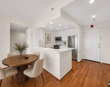2110 City - Photo Thumbnail 3