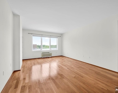 2110 City - Photo Thumbnail 1