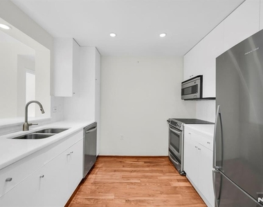 2110 City - Photo Thumbnail 6