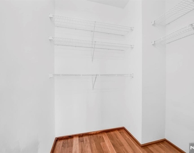 2110 City - Photo Thumbnail 26