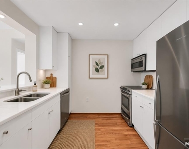 2110 City - Photo Thumbnail 5