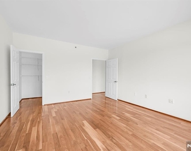 2110 City - Photo Thumbnail 25
