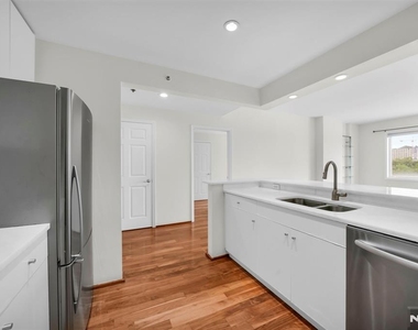 2110 City - Photo Thumbnail 9