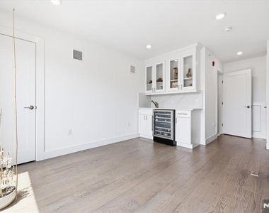 30 Lafayette - Photo Thumbnail 31