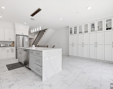 30 Lafayette - Photo Thumbnail 11
