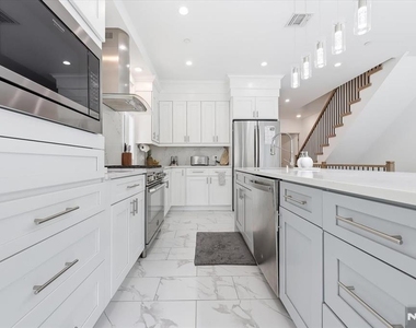 30 Lafayette - Photo Thumbnail 10