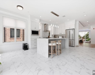 30 Lafayette - Photo Thumbnail 9