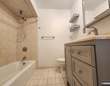 26 7th - Photo Thumbnail 13