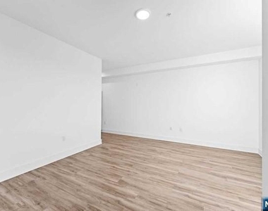 520 Cliff - Photo Thumbnail 9