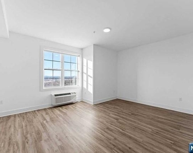 520 Cliff - Photo Thumbnail 7