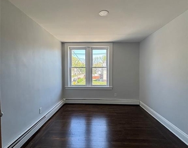 240 E Forest - Photo Thumbnail 5