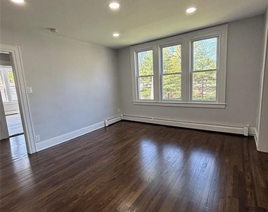 240 E Forest - Photo Thumbnail 4