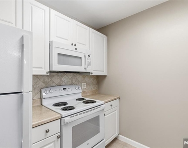 905 River - Photo Thumbnail 9
