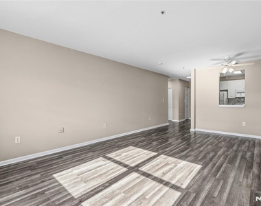 905 River - Photo Thumbnail 7