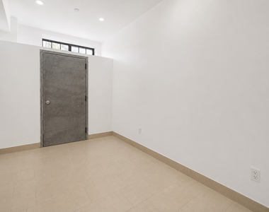 753 Lexington Avenue - Photo Thumbnail 4