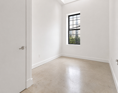 753 Lexington Avenue - Photo Thumbnail 2