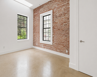 753 Lexington Avenue - Photo Thumbnail 3