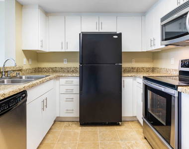 888 North Alameda Street - Photo Thumbnail 7