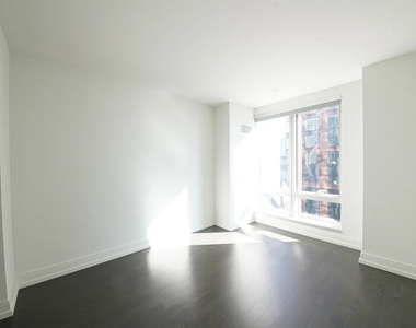 555 10th Avenue - Photo Thumbnail 1