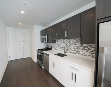 555 10th Avenue - Photo Thumbnail 3