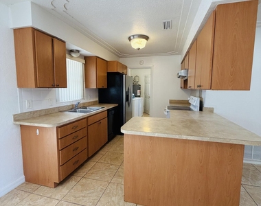 981 Palmer Street - Photo Thumbnail 3