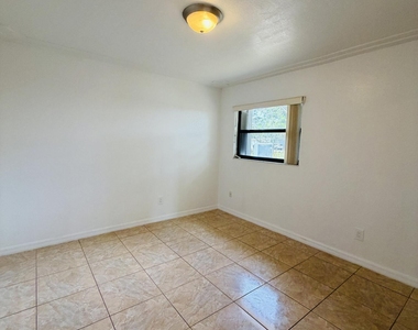 981 Palmer Street - Photo Thumbnail 6