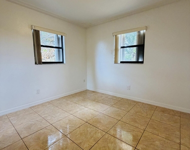 981 Palmer Street - Photo Thumbnail 7