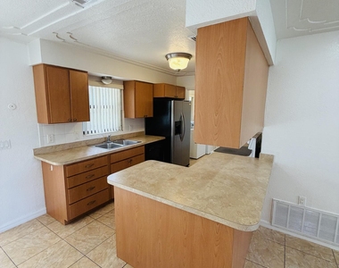 981 Palmer Street - Photo Thumbnail 13