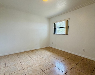 981 Palmer Street - Photo Thumbnail 14