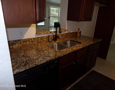 1819 Poinsetta Boulevard - Photo Thumbnail 3