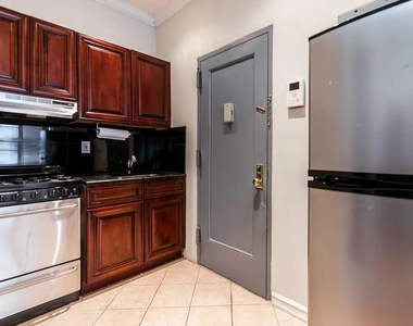 167 East 33rd Street - Photo Thumbnail 3