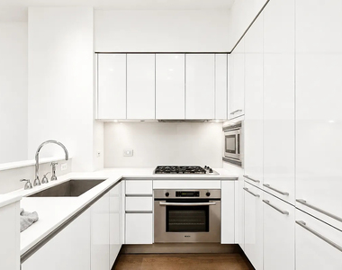  25 Broad Street, Unit 9n - Photo Thumbnail 2