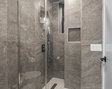236 West 15th Street - Photo Thumbnail 7