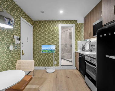 236 West 15th Street - Photo Thumbnail 2