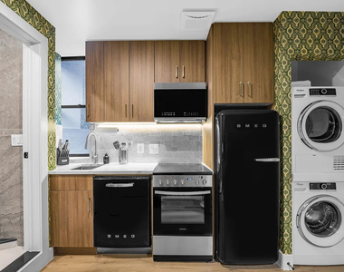 236 West 15th Street - Photo Thumbnail 3