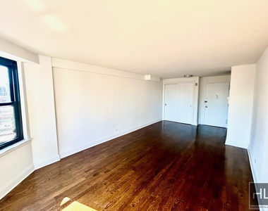 E 82 St - Photo Thumbnail 1